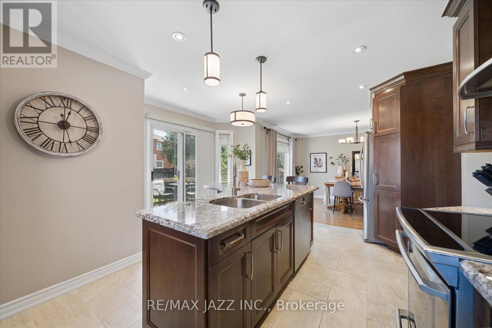 47 Waller Street, Whitby, Ontario  L1R 1Z8 - Photo 6 - E13032730