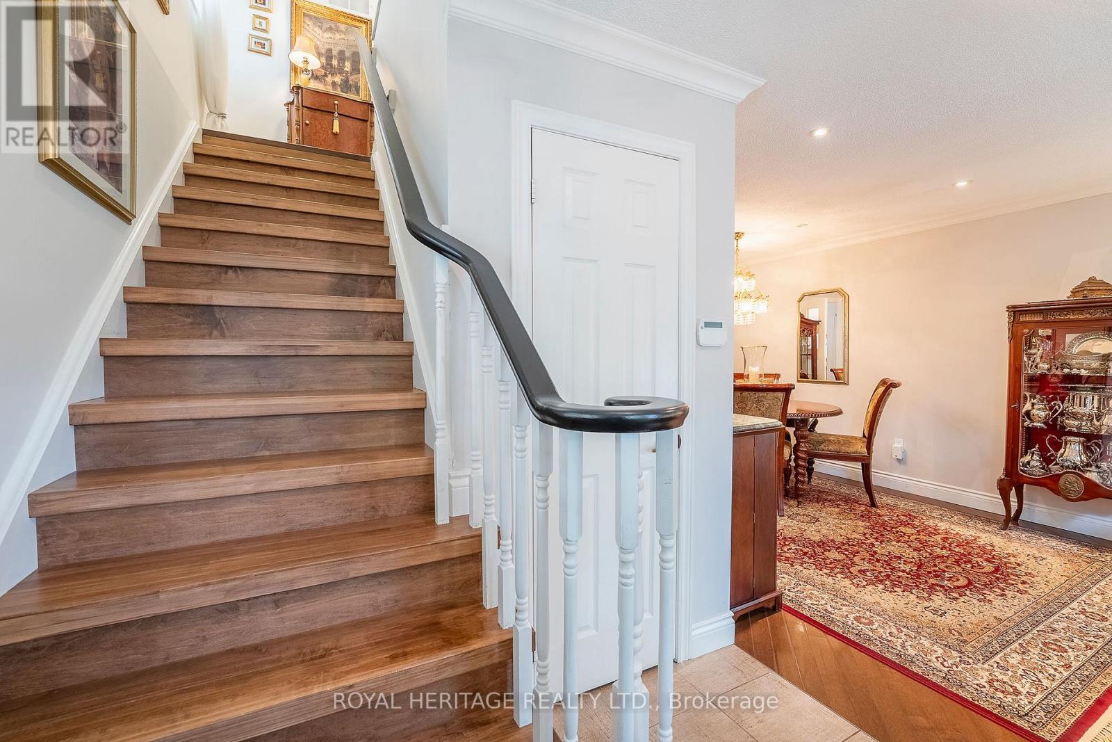 2158 Birchleaf Lane, Burlington, Ontario  L7L 6G8 - Photo 4 - W13032756