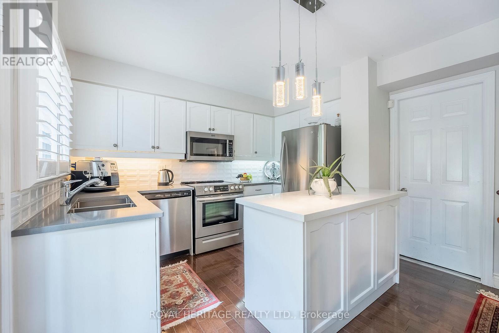 2158 Birchleaf Lane, Burlington, Ontario  L7L 6G8 - Photo 9 - W13032756