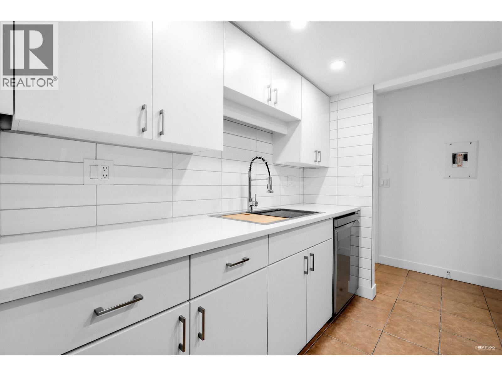 107 2925 Glen Drive, Coquitlam, British Columbia  V3B 7H9 - Photo 9 - R3087317