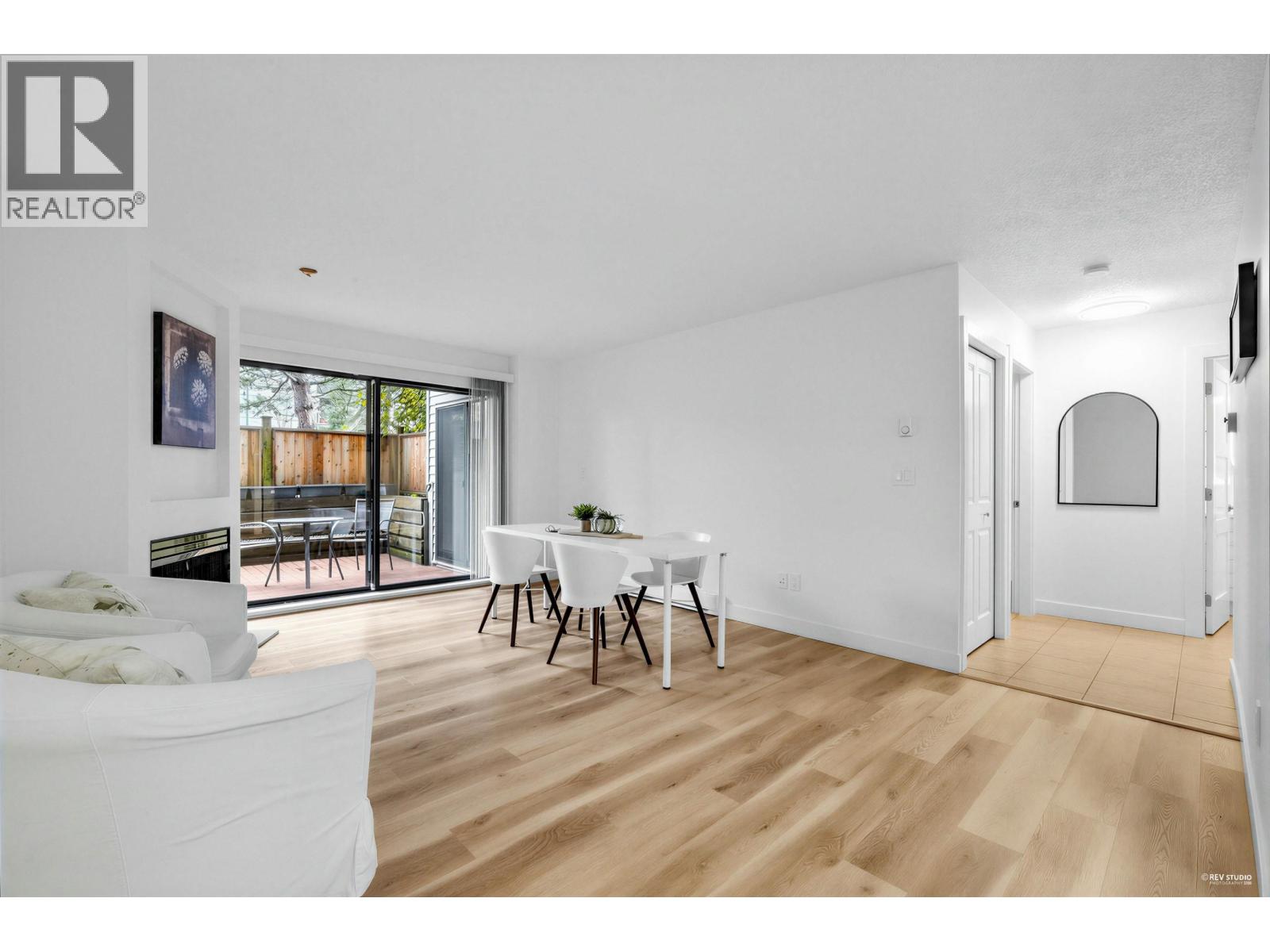 107 2925 Glen Drive, Coquitlam, British Columbia  V3B 7H9 - Photo 2 - R3087317