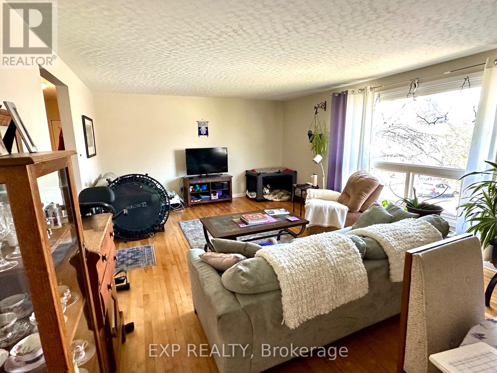 911 Pinewood Crescent, Ottawa, Ontario  K2B 5Y3 - Photo 2 - X13032678