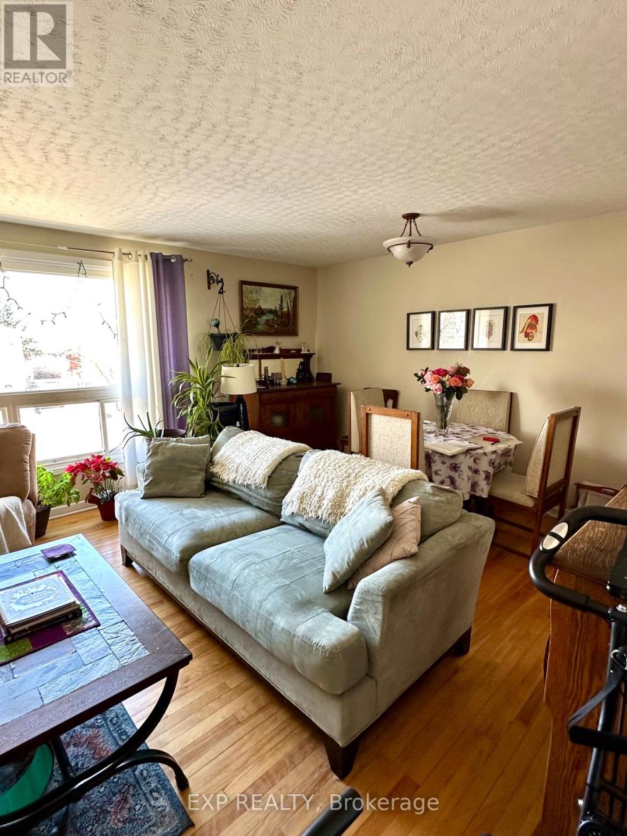 911 Pinewood Crescent, Ottawa, Ontario  K2B 5Y3 - Photo 3 - X13032678