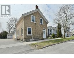 51 MAIN STREET W, Smiths Falls, Ontario