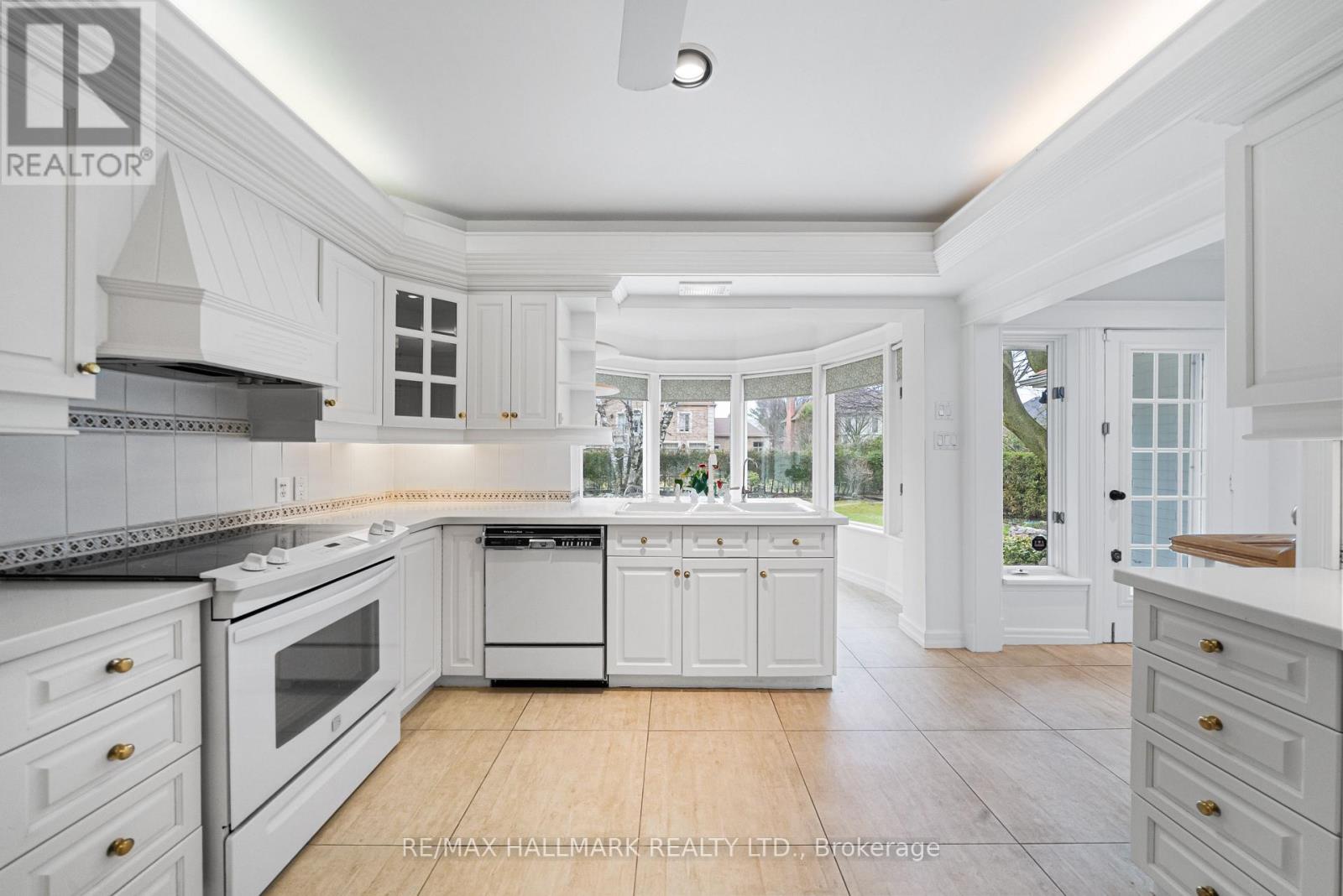 154 Valley Road, Toronto, Ontario  M2L 1G4 - Photo 14 - C13020732