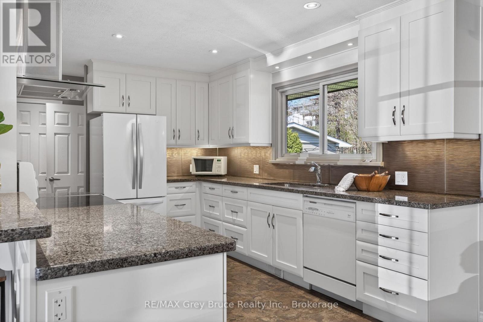 331 8th Avenue E, Owen Sound, Ontario  N4K 3A3 - Photo 12 - X13032716