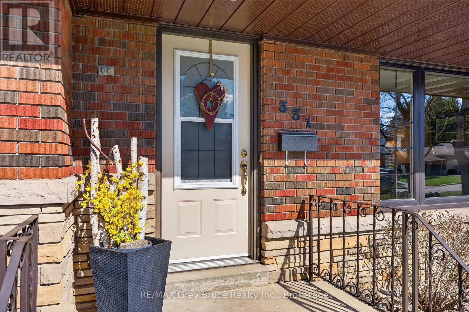 331 8th Avenue E, Owen Sound, Ontario  N4K 3A3 - Photo 3 - X13032716