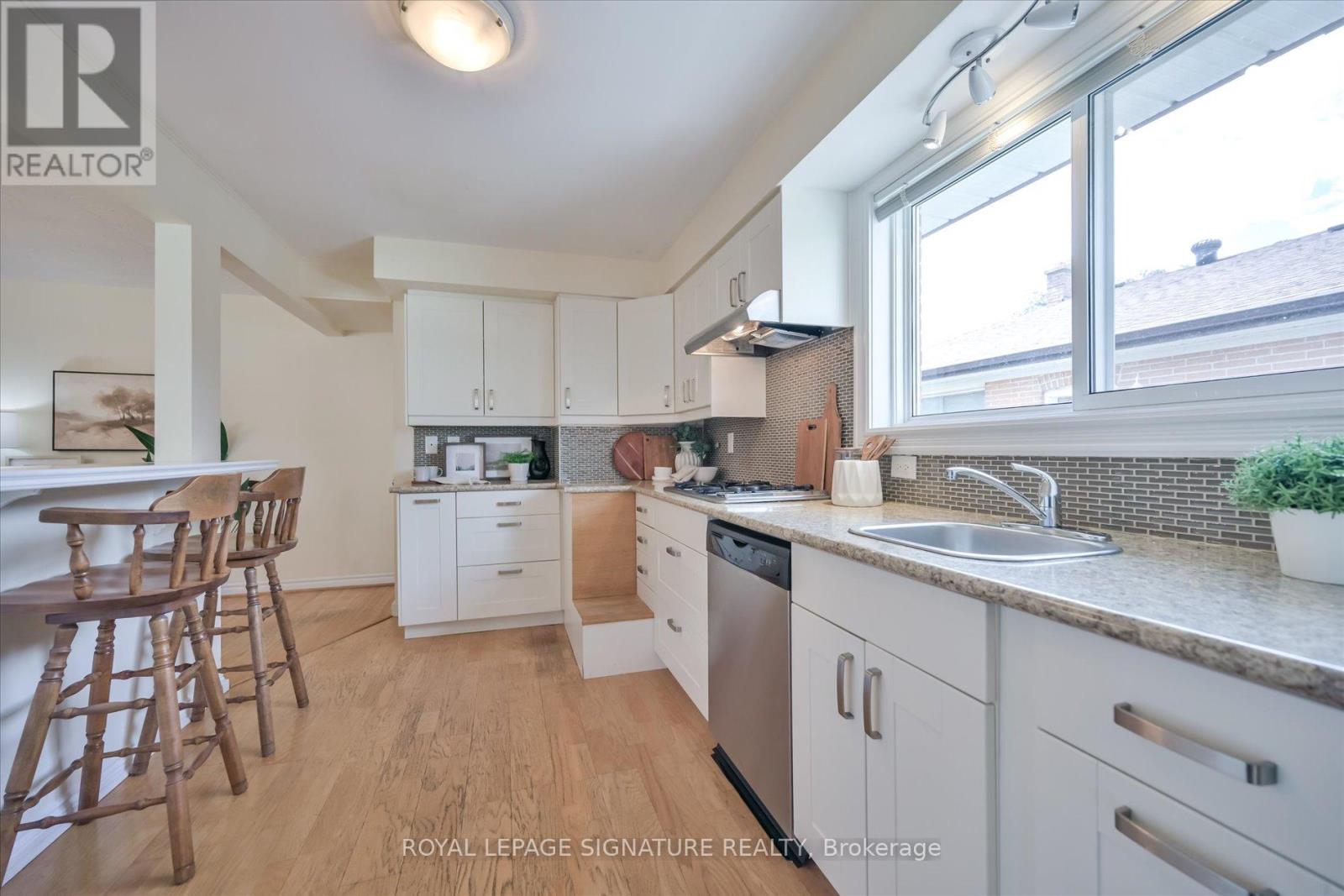 45 Santa Barbara Road, Toronto (Willowdale West), Ontario  M2N 2C1 - Photo 7 - C13032694