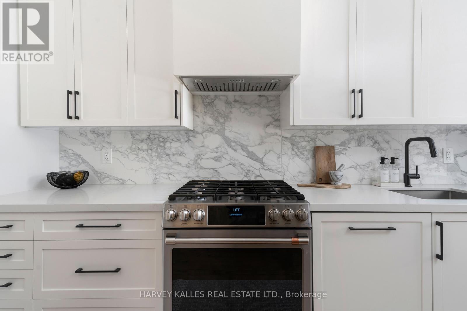 97 Atlas Avenue, Toronto, Ontario  M6C 3P2 - Photo 16 - C13032732