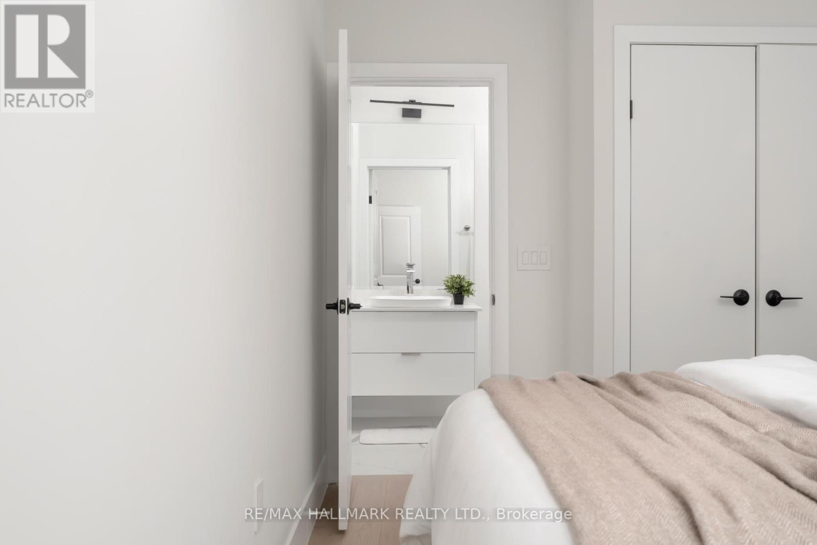 167 Sammon Avenue, Toronto, Ontario  M4J 1Z1 - Photo 26 - E13032754