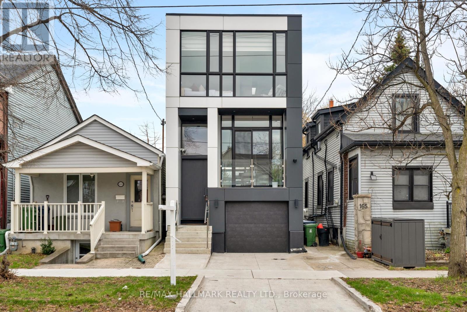 167 Sammon Avenue, Toronto, Ontario  M4J 1Z1 - Photo 3 - E13032754