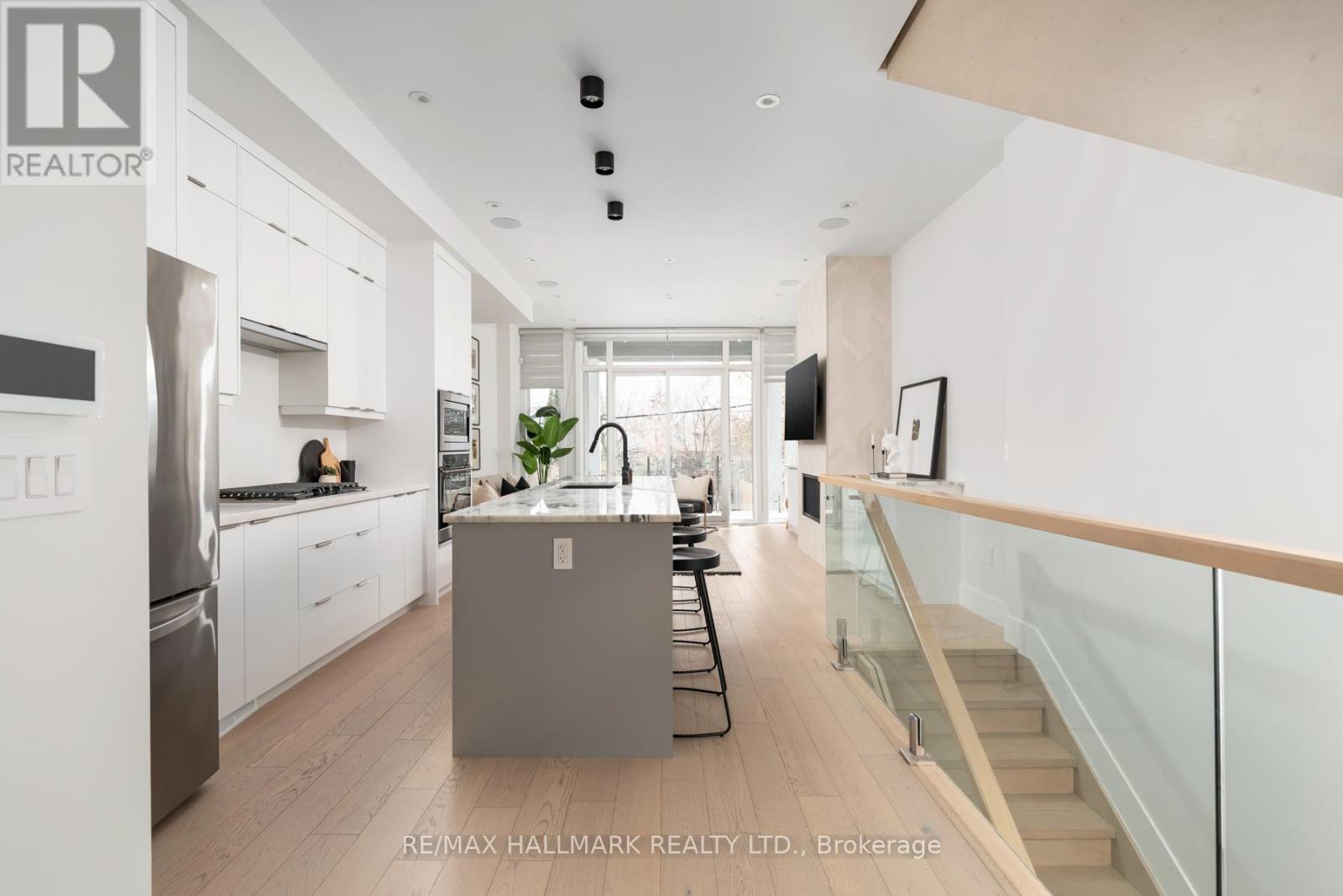 167 Sammon Avenue, Toronto, Ontario  M4J 1Z1 - Photo 8 - E13032754