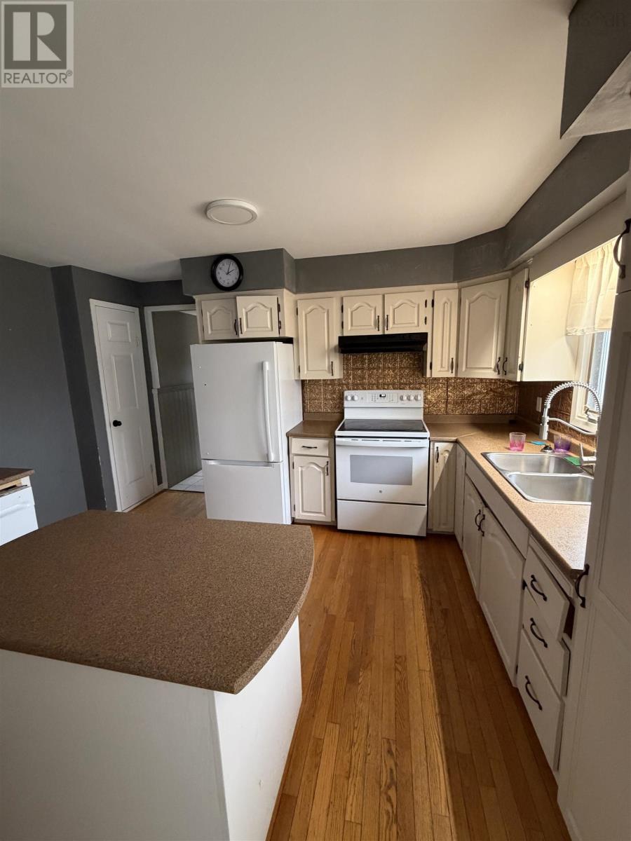 4 Emery Lane, Glace Bay, Nova Scotia  B1A 6L8 - Photo 5 - 202608285