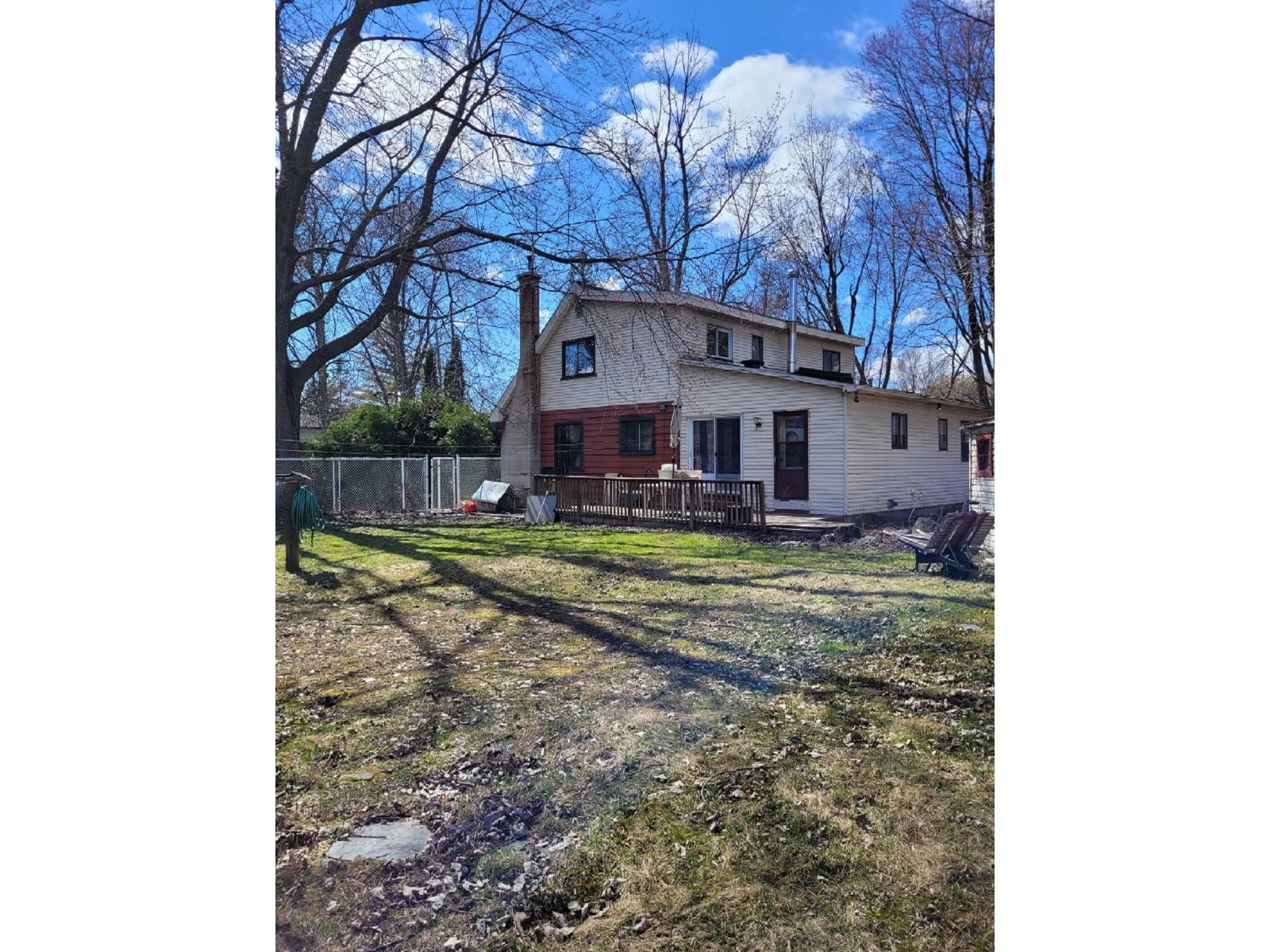 15 5e Avenue N. Montréal (Pierrefonds-Roxboro) Quebec Canada H8Y2T3 5