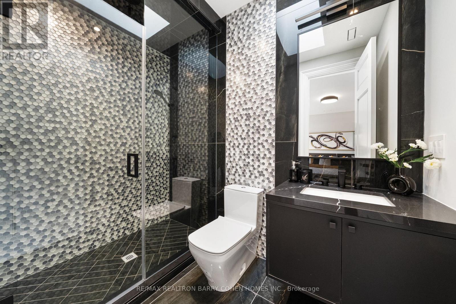 192 Lord Seaton Road, Toronto, Ontario  M2P 1K9 - Photo 30 - C12947518