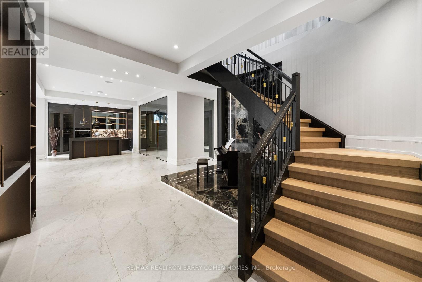 192 Lord Seaton Road, Toronto, Ontario  M2P 1K9 - Photo 36 - C12947518