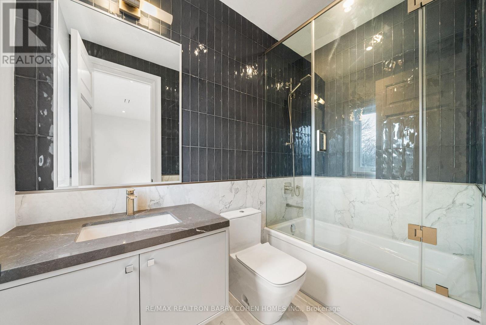 192 Lord Seaton Road, Toronto, Ontario  M2P 1K9 - Photo 34 - C12947518