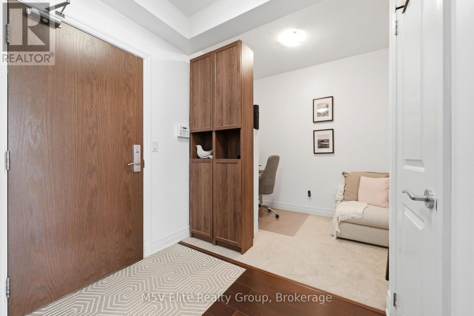 330 - 111 CIVIC SQUARE GATE, Aurora, Ontario