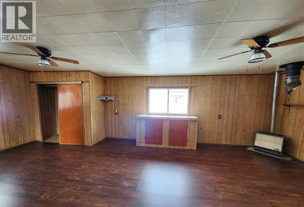 225 4 Street NW, Sundre, Alberta  T0M 1X0 - Photo 3 - A2295992