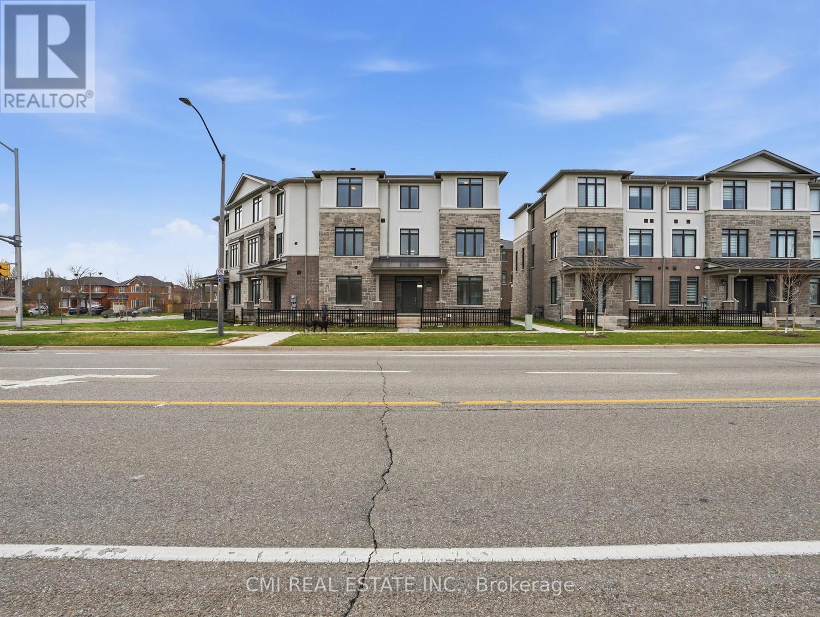 2168 Postmaster Drive, Oakville, Ontario  L6M 4E6 - Photo 2 - W13032554