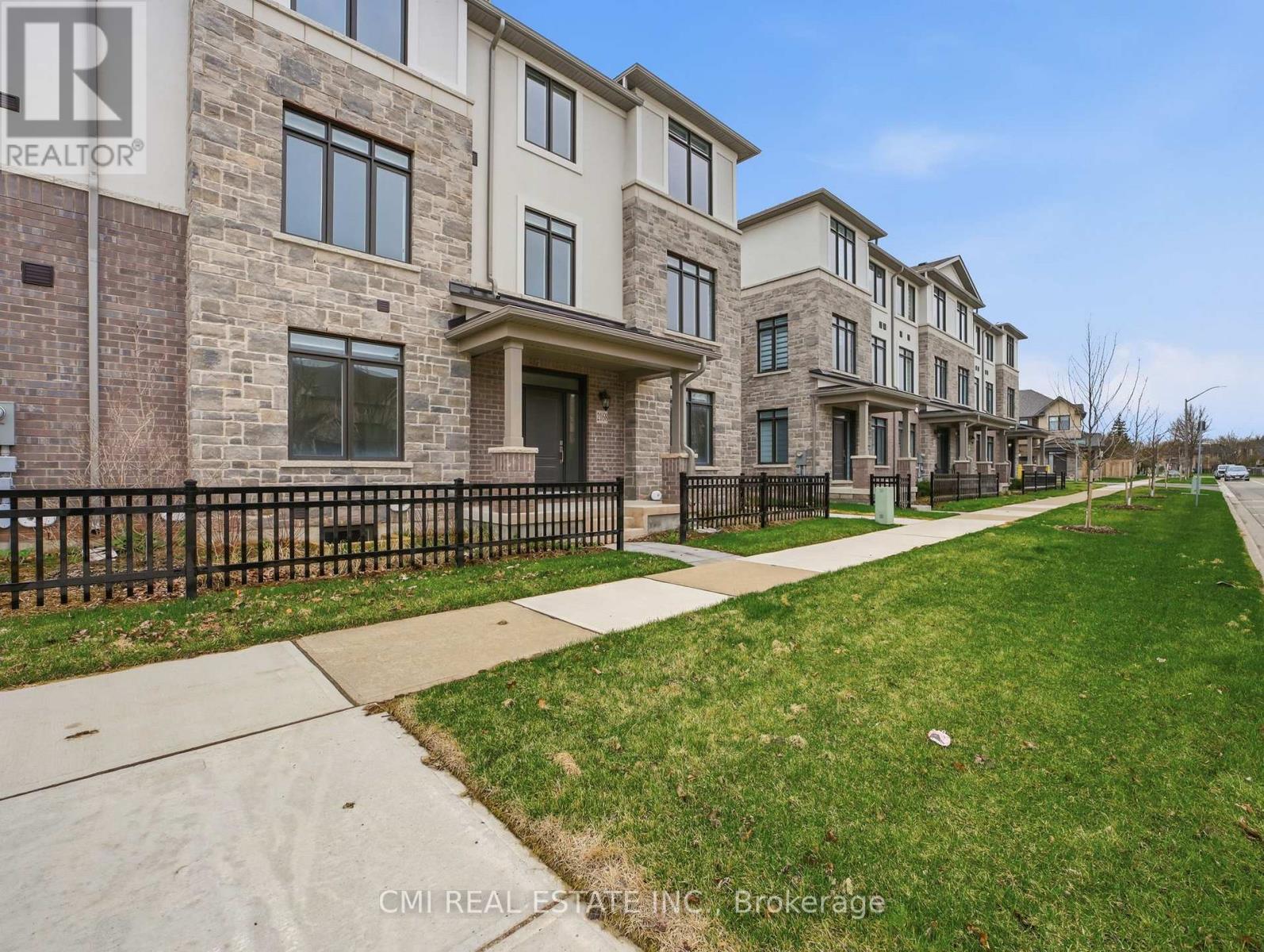 2168 Postmaster Drive, Oakville, Ontario  L6M 4E6 - Photo 4 - W13032554