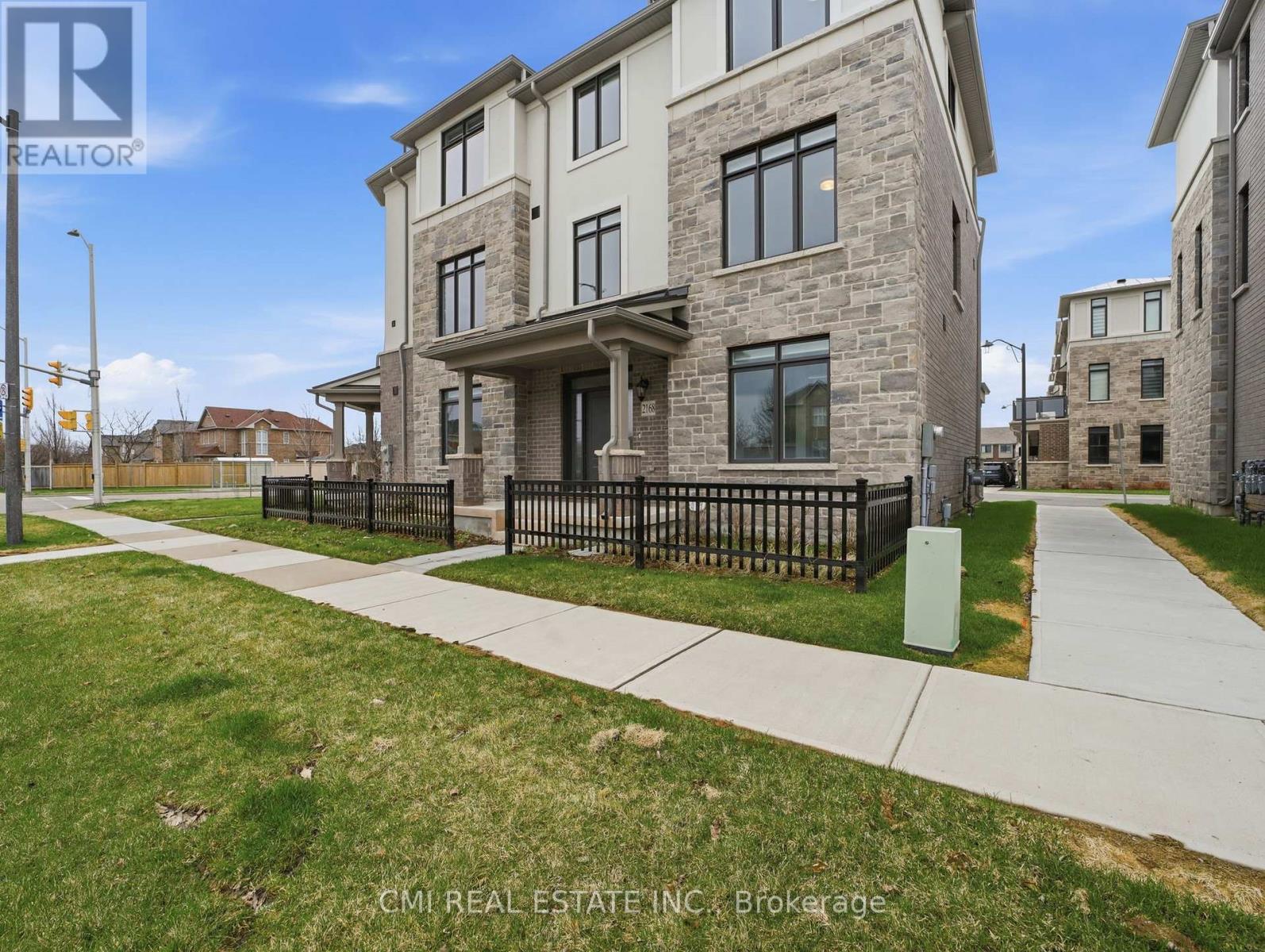 2168 Postmaster Drive, Oakville, Ontario  L6M 4E6 - Photo 5 - W13032554