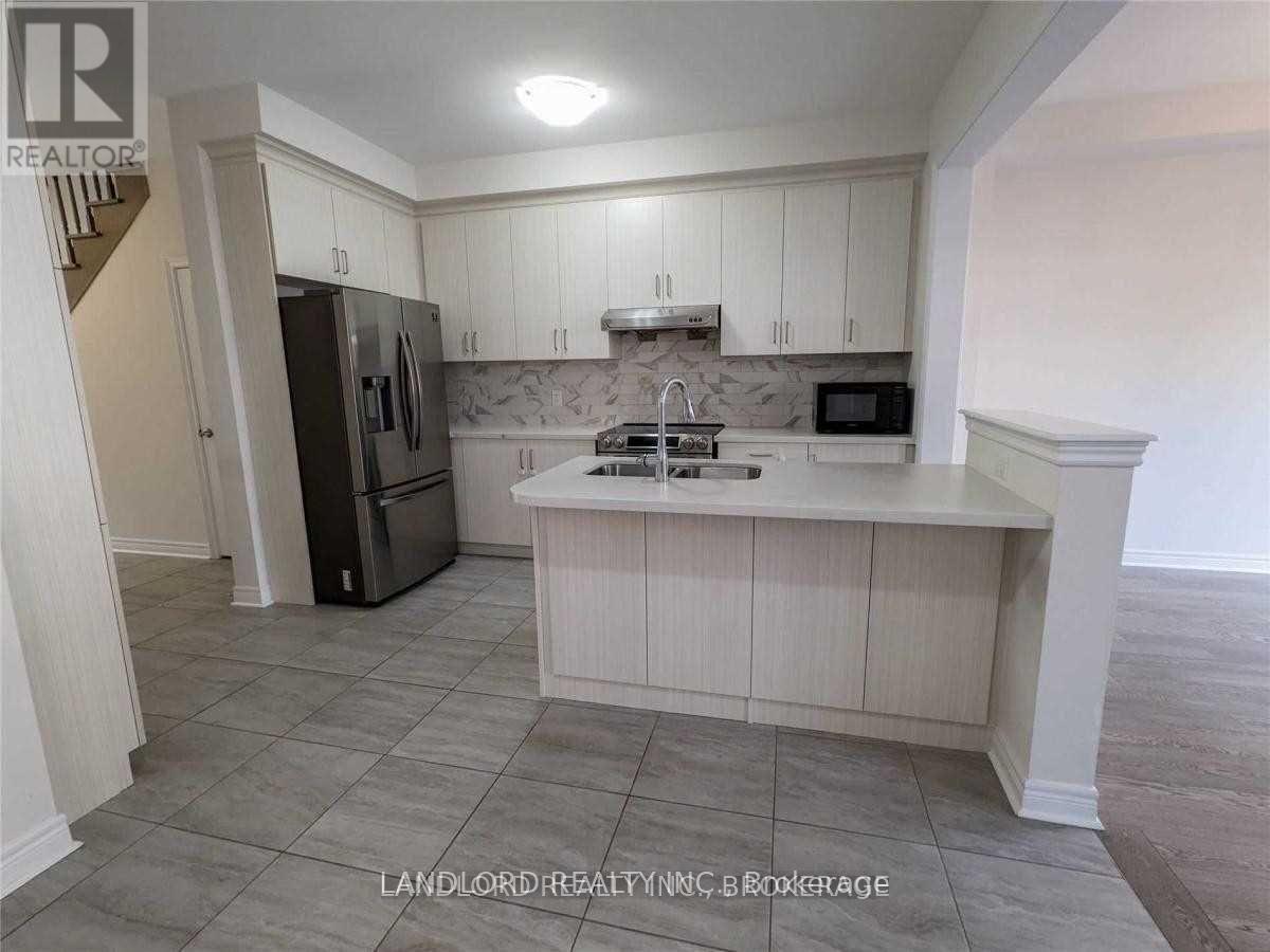 3301 Jacob Way, Oakville, Ontario  L6M 5J9 - Photo 3 - W13032734