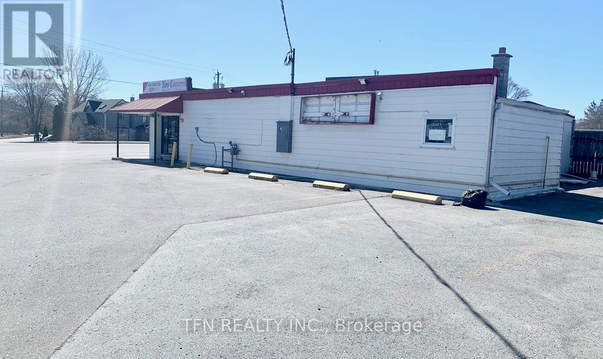80 Dufferin Avenue, Quinte West, Ontario  K8V 5E1 - Photo 2 - X13032552