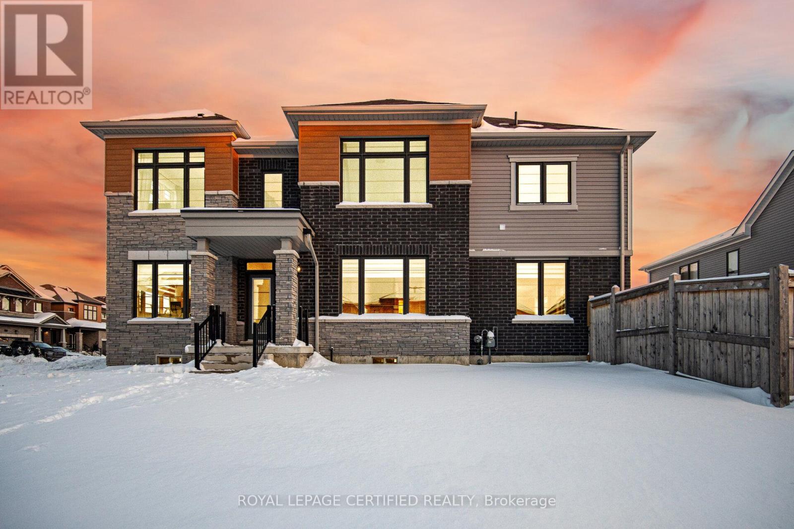 51 Hawick Crescent, Haldimand, Ontario  N3W 0G5 - Photo 2 - X13032574