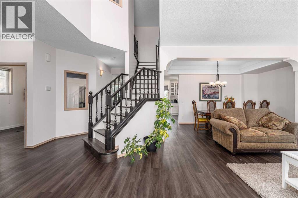 648 Scimitar Bay NW, Calgary, Alberta  T3L 2B2 - Photo 2 - A2304234