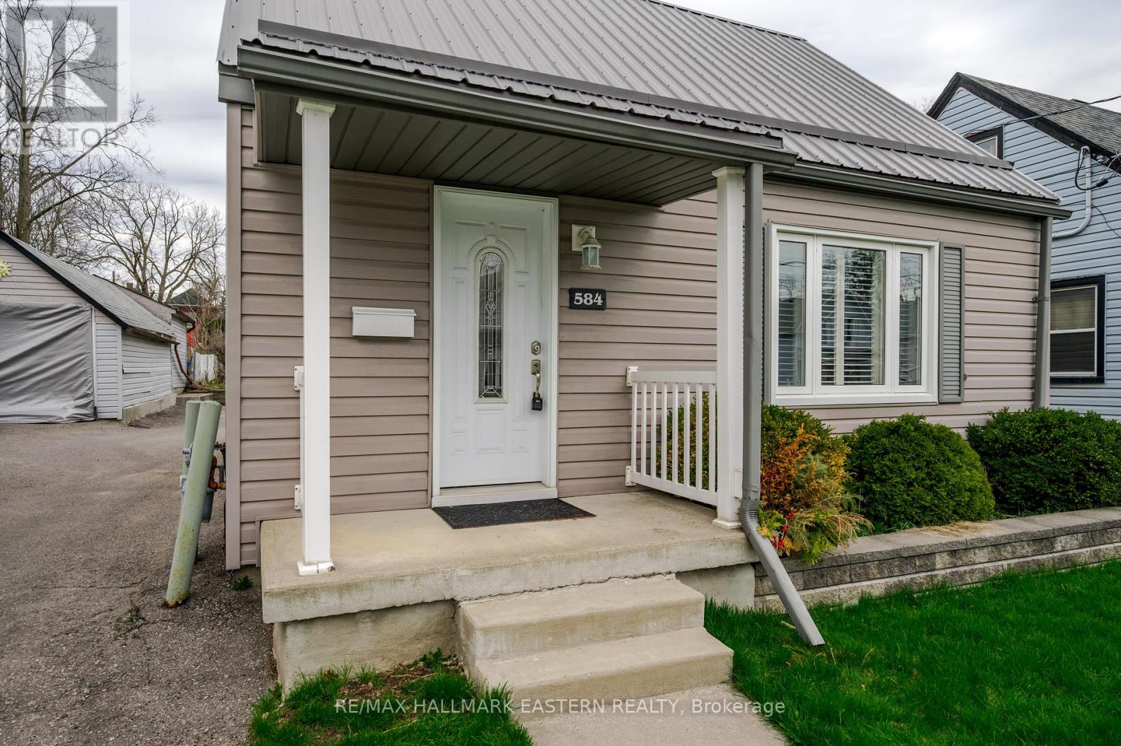 584 Paterson Street, Peterborough, Ontario  K9J 4R2 - Photo 2 - X13032784