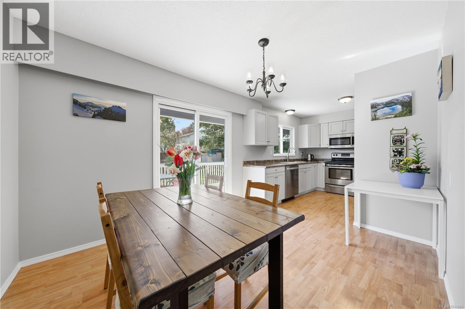 541 Warren Ave, Saanich, British Columbia  V8Z 2J6 - Photo 7 - 1031984