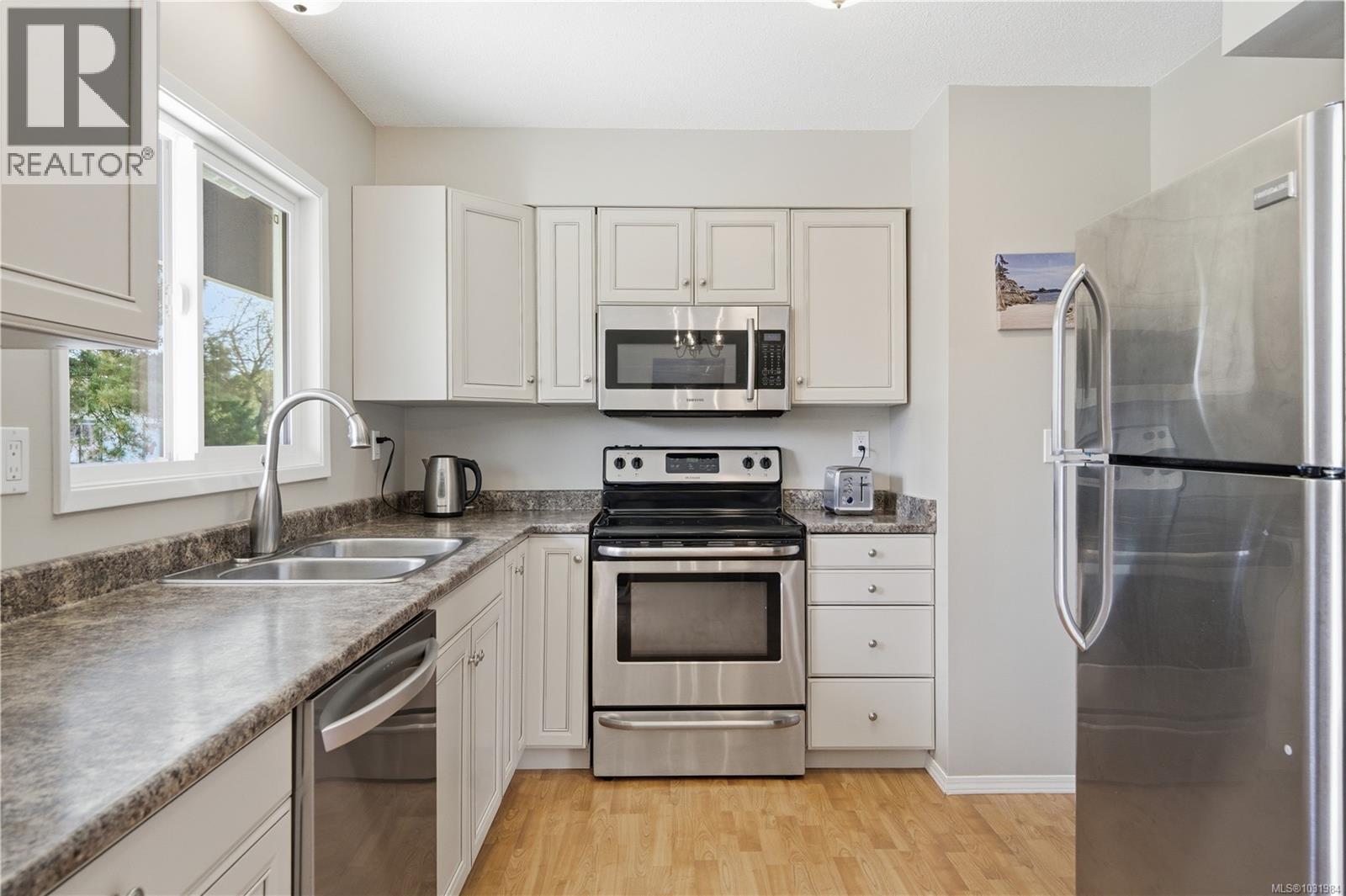 541 Warren Ave, Saanich, British Columbia  V8Z 2J6 - Photo 8 - 1031984