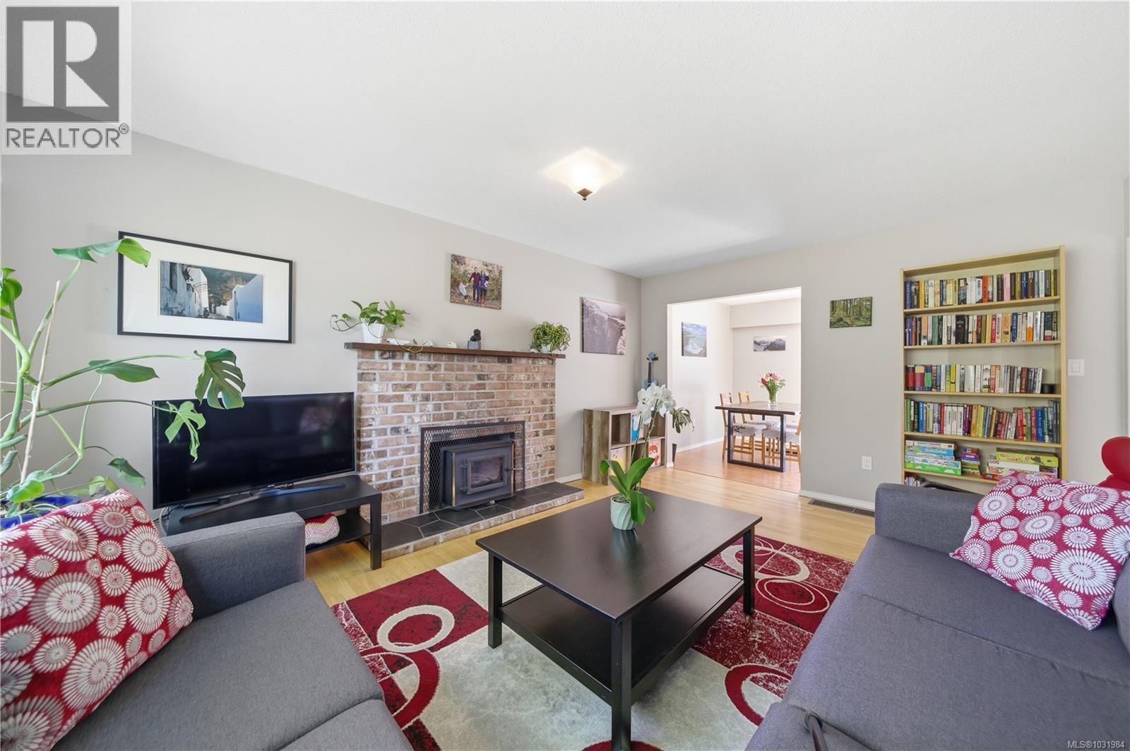 541 Warren Ave, Saanich, British Columbia  V8Z 2J6 - Photo 6 - 1031984