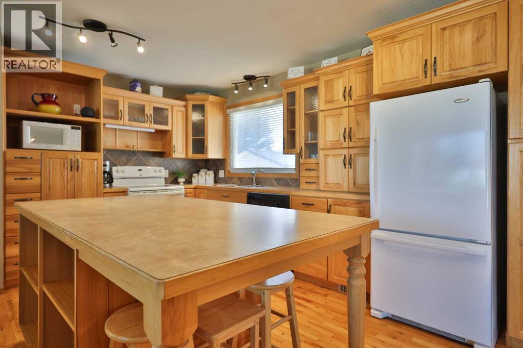 210 S 100 W, Raymond, Alberta  T0K 2S0 - Photo 16 - A2302546