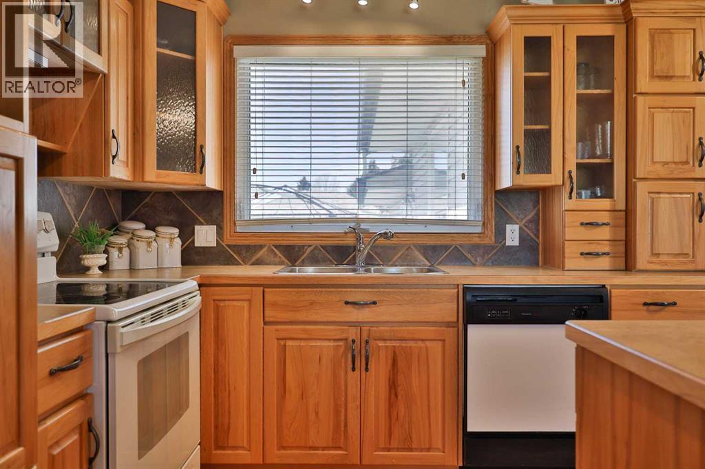 210 S 100 W, Raymond, Alberta  T0K 2S0 - Photo 19 - A2302546