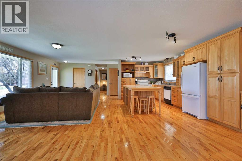 210 S 100 W, Raymond, Alberta  T0K 2S0 - Photo 13 - A2302546