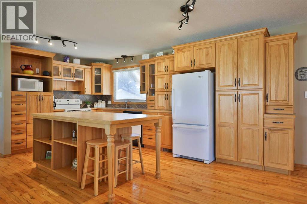 210 S 100 W, Raymond, Alberta  T0K 2S0 - Photo 14 - A2302546