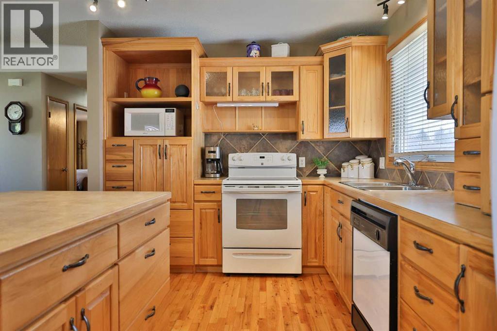 210 S 100 W, Raymond, Alberta  T0K 2S0 - Photo 17 - A2302546