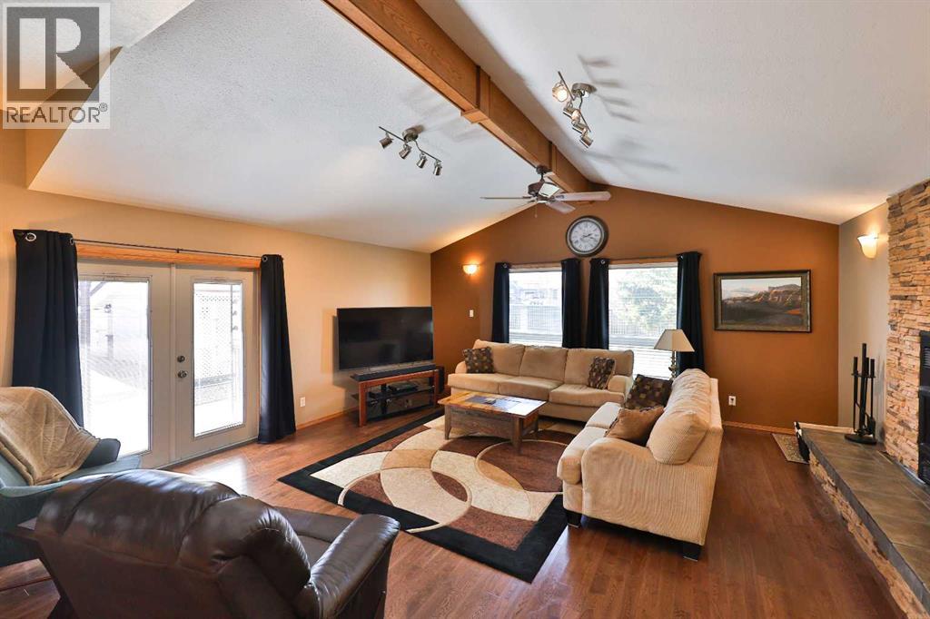 210 S 100 W, Raymond, Alberta  T0K 2S0 - Photo 5 - A2302546