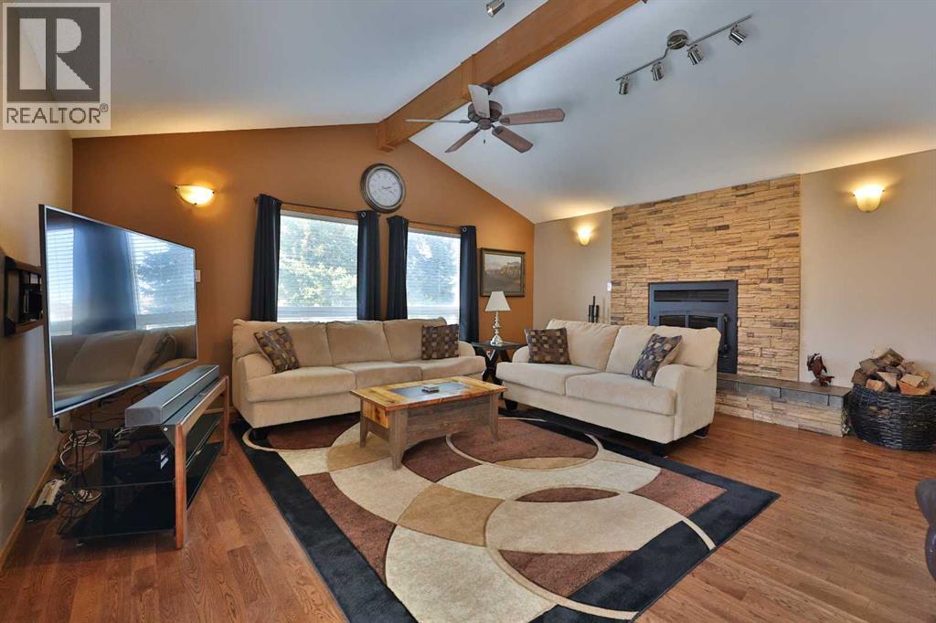 210 S 100 W, Raymond, Alberta  T0K 2S0 - Photo 4 - A2302546