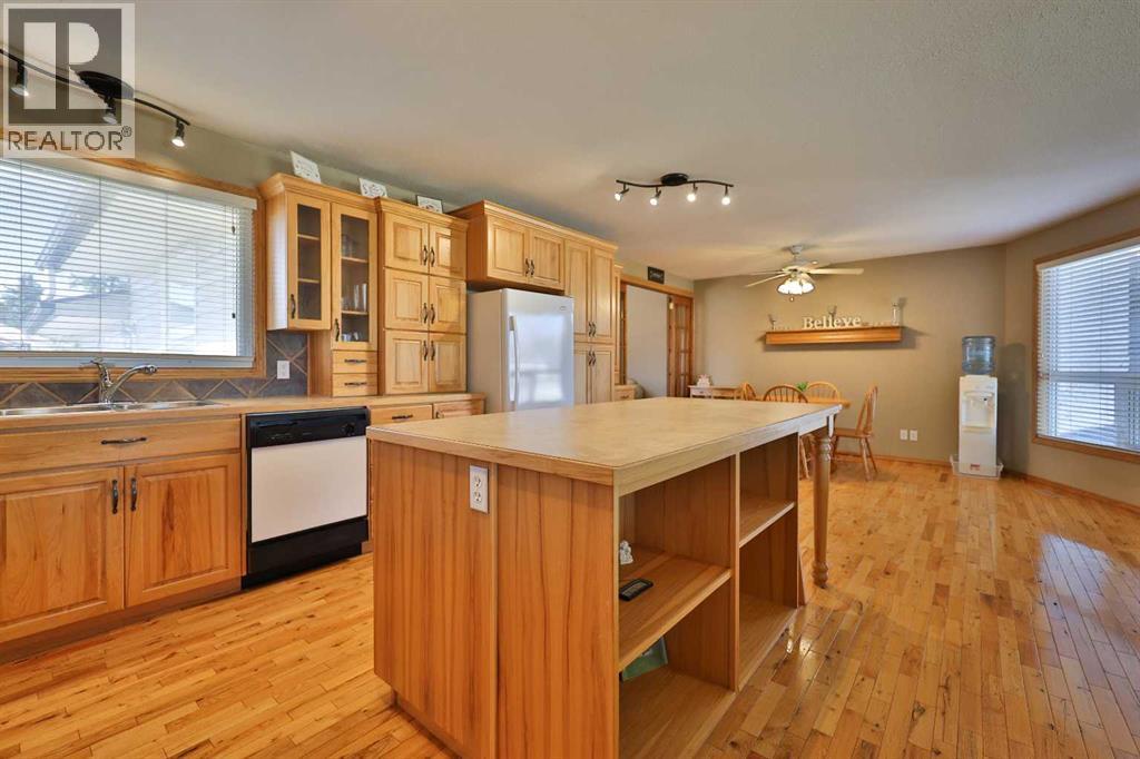 210 S 100 W, Raymond, Alberta  T0K 2S0 - Photo 20 - A2302546