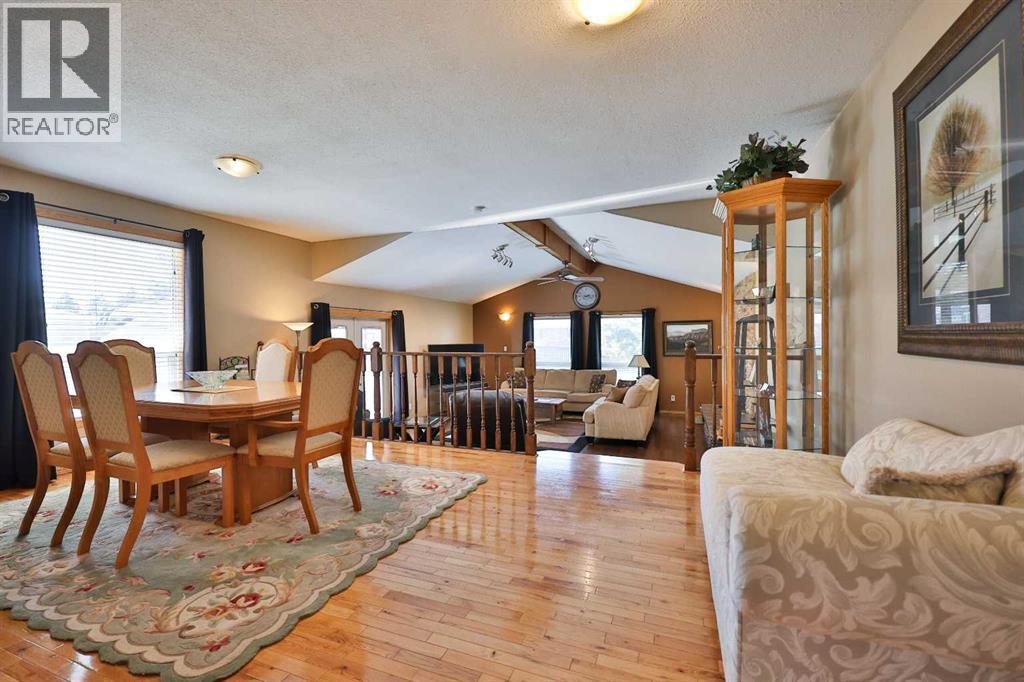 210 S 100 W, Raymond, Alberta  T0K 2S0 - Photo 9 - A2302546