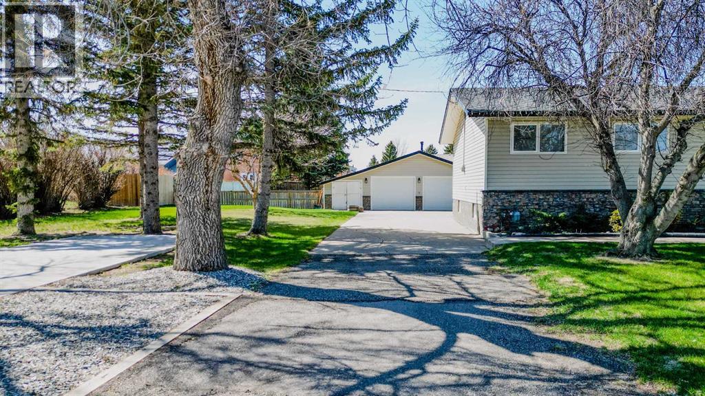 210 S 100 W, Raymond, Alberta  T0K 2S0 - Photo 2 - A2302546