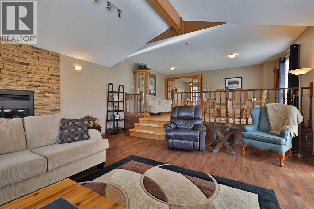 210 S 100 W, Raymond, Alberta  T0K 2S0 - Photo 7 - A2302546