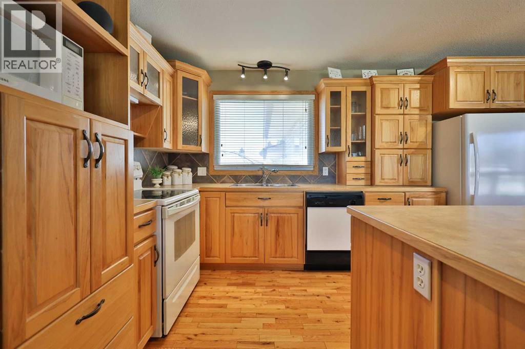 210 S 100 W, Raymond, Alberta  T0K 2S0 - Photo 18 - A2302546