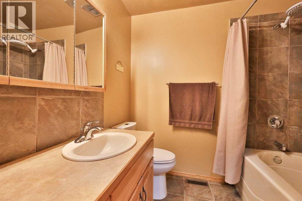 210 S 100 W, Raymond, Alberta  T0K 2S0 - Photo 27 - A2302546