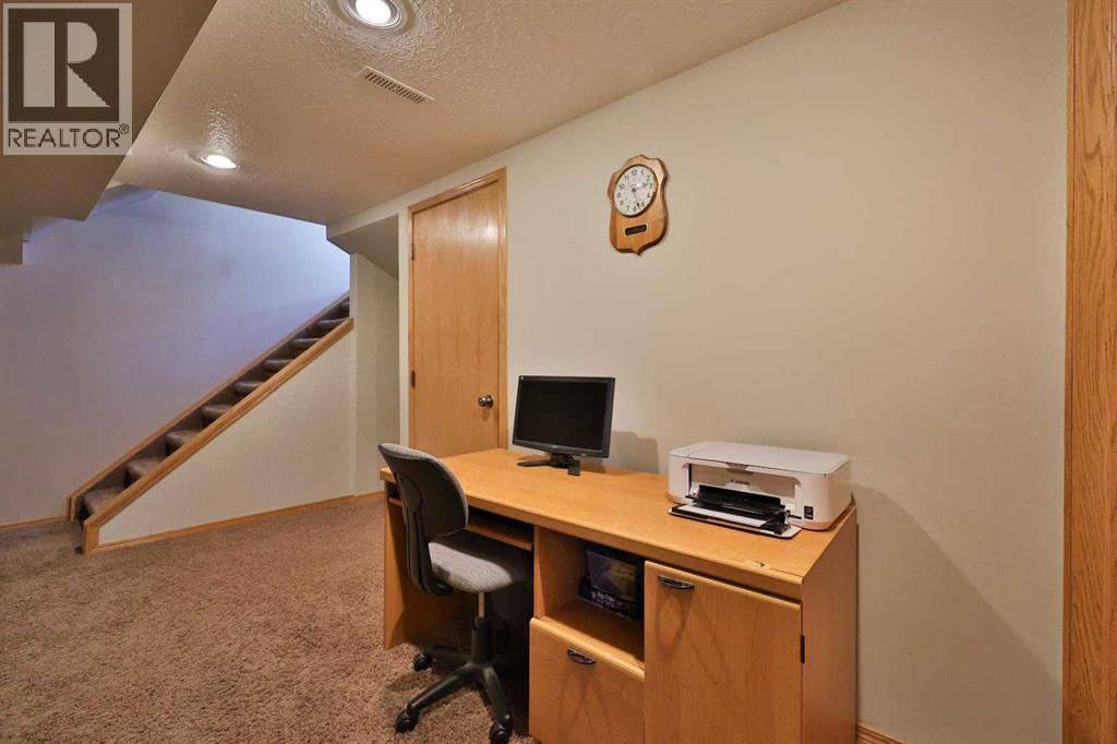 210 S 100 W, Raymond, Alberta  T0K 2S0 - Photo 28 - A2302546