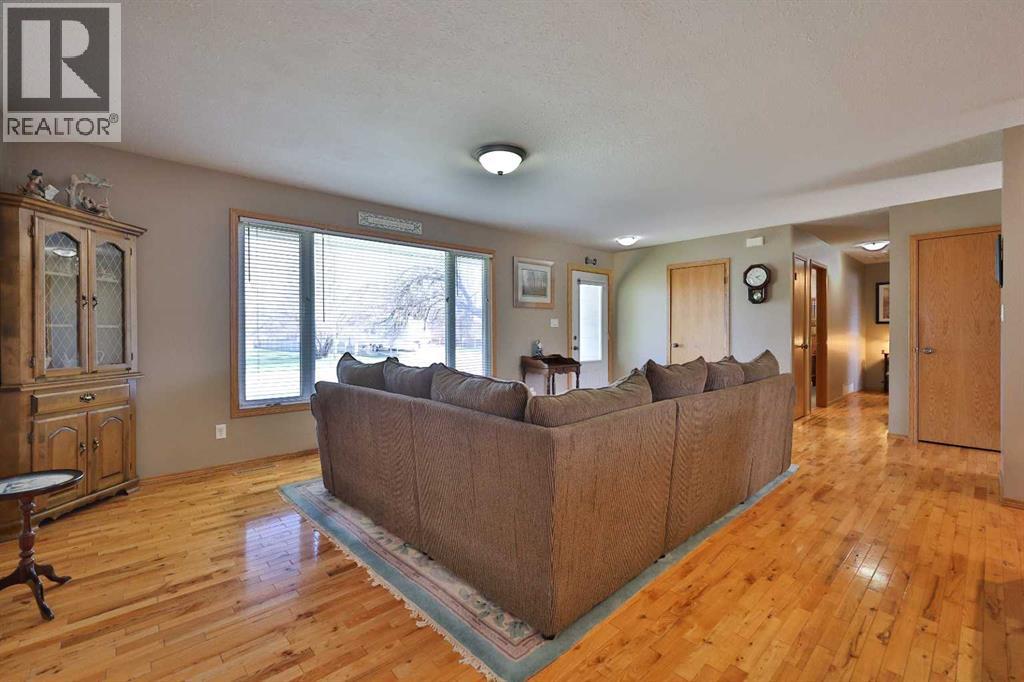 210 S 100 W, Raymond, Alberta  T0K 2S0 - Photo 21 - A2302546