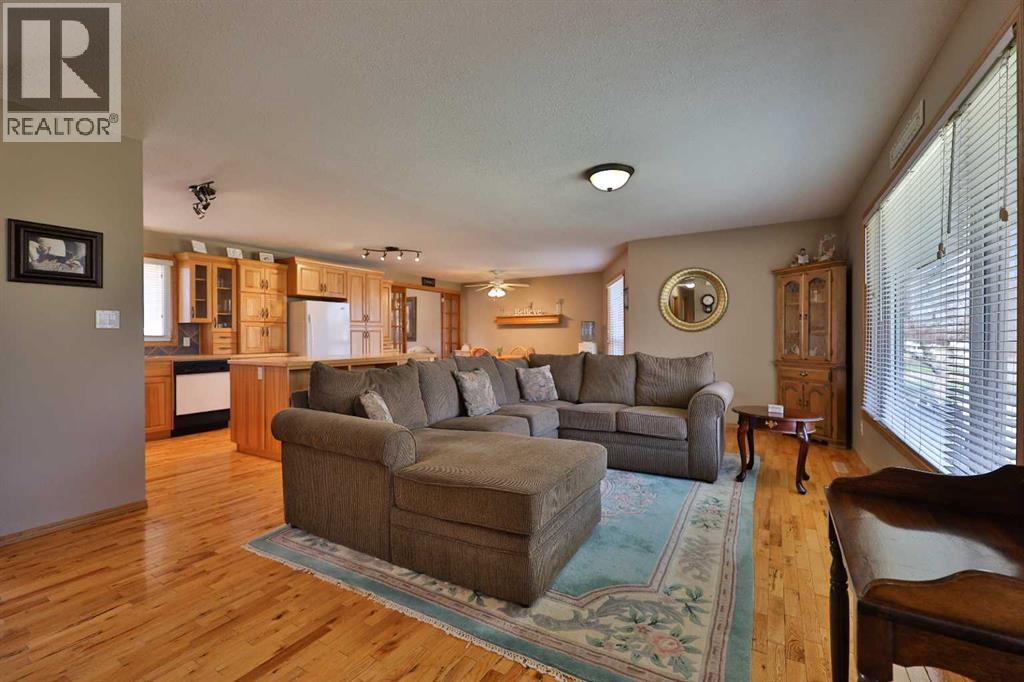 210 S 100 W, Raymond, Alberta  T0K 2S0 - Photo 22 - A2302546